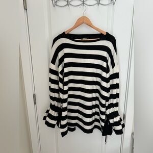 Izzue Black & White Strips Oversized Sweater Used Size XS